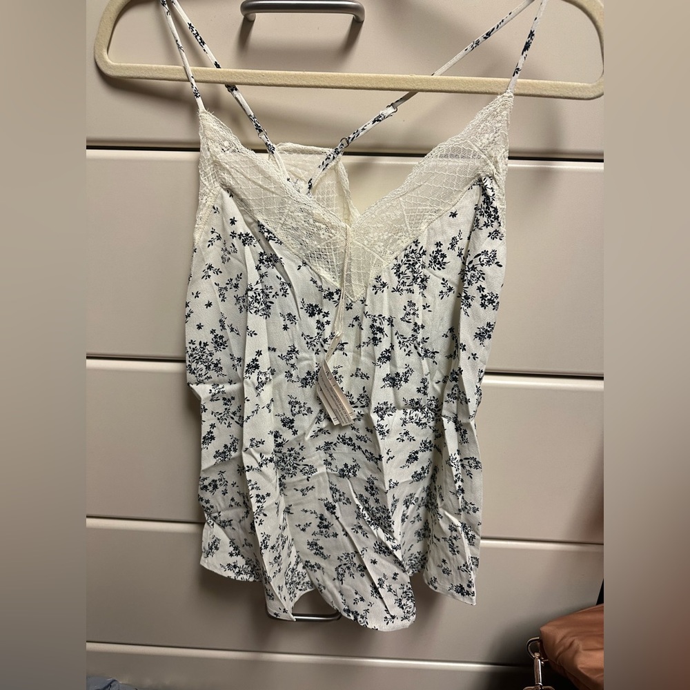NWT - Lovestitch Clara Lace Trim Camisole - size small - floral natural / black